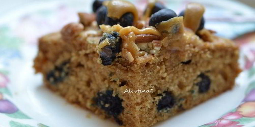 Рецепт кекса с ягодой и карамельной глазурью