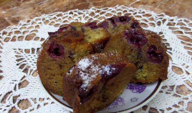 Кекс с замороженной вишней на простокваше