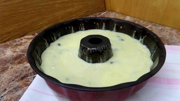 кекс с замороженной вишней на простокваше