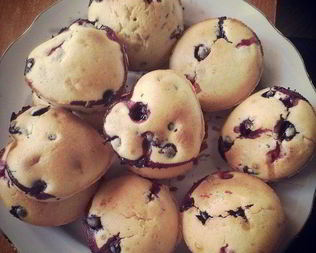 Кексы с черникой и клюквой