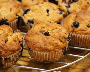 Кексы со смородиной на кефире