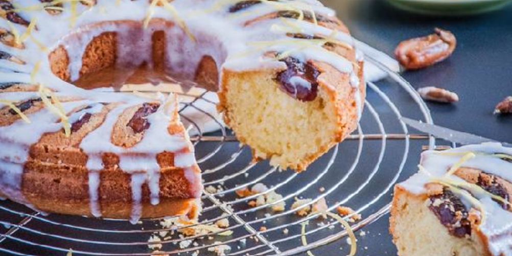 Рецепт лимонного кекса на манке с финиками и глазурью из йогурта