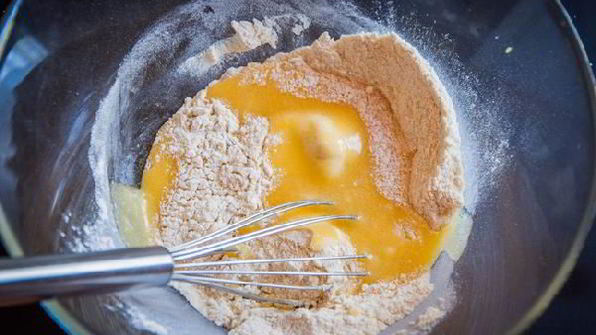 лимонный кекс на манке с финиками и глазурью из йогурта