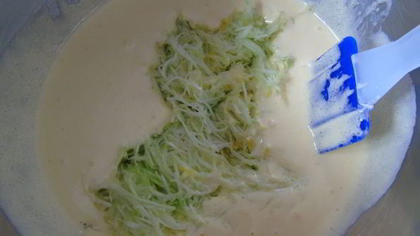 лимонный кекс с малиной и кабачком