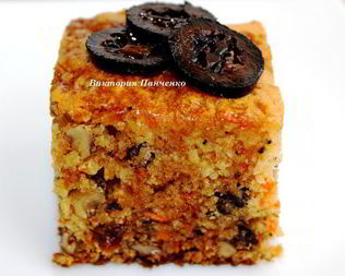 Морковный кекс с грецкими орехами и изюмом