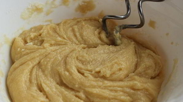 морковный кекс с грецкими орехами и изюмом