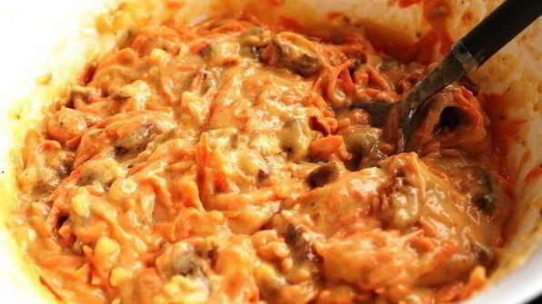 морковный кекс с грецкими орехами и изюмом