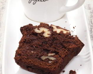 Шоколадный кекс с грецкими орехами