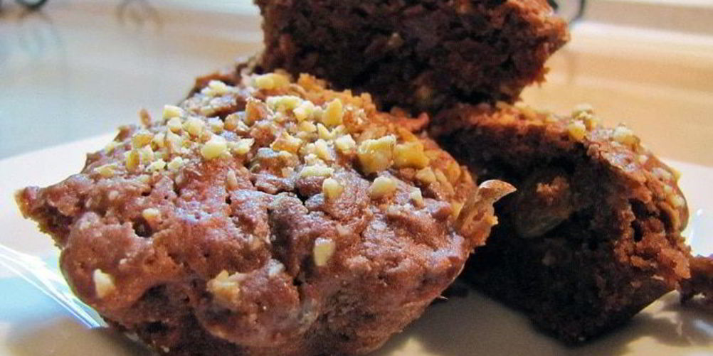 Рецепт шоколадных кексов с изюмом и яблоком