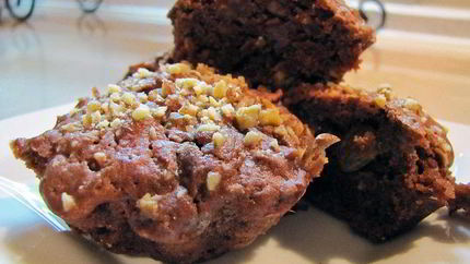 Шоколадные кексы с изюмом и яблоком