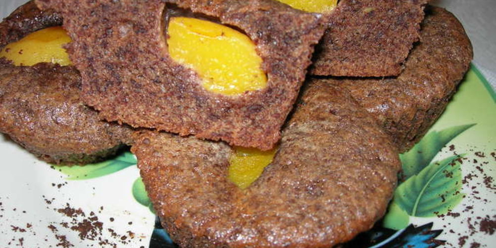 Рецепт шоколадных кексов с персиками