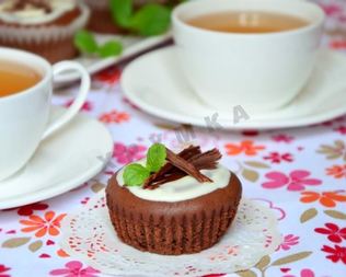 Шоколадные кексы с творожной начинкой