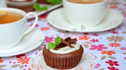 Шоколадные кексы с творожной начинкой