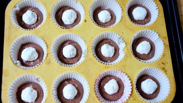 шоколадные кексы с творожной начинкой