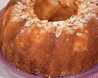 Яблочный кекс с миндалем