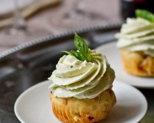 Закусочные капкейки со сливочно-базиликовым кремом