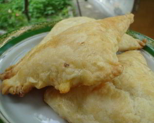 Быстрые слоеные хачапури с сыром