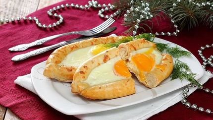 Хачапури по аджарски с творогом