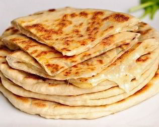 Хачапури с сыром и вареным яйцом