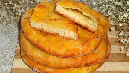 Хачапури с сыром из дрожжевого теста