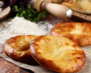 Хачапури с сыром сулугуни