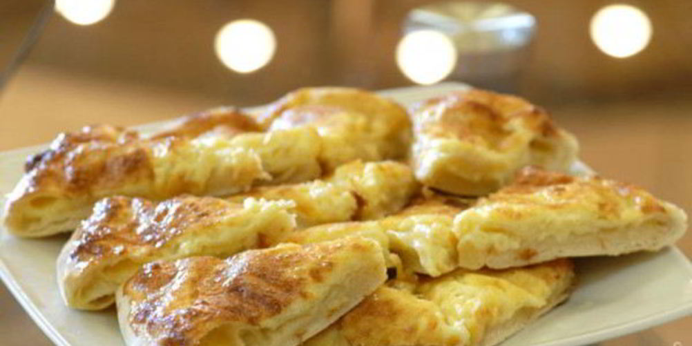 Рецепт хачапури с творогом и сыром из слоеного теста