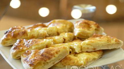 Хачапури с творогом и сыром из слоеного теста