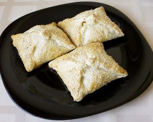 Хачапури слоеный с сыром и творогом