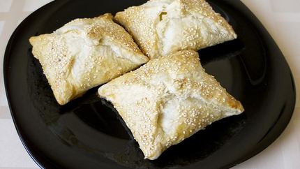 Хачапури слоеный с сыром и творогом