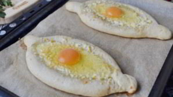 классический хачапури по-аджарски