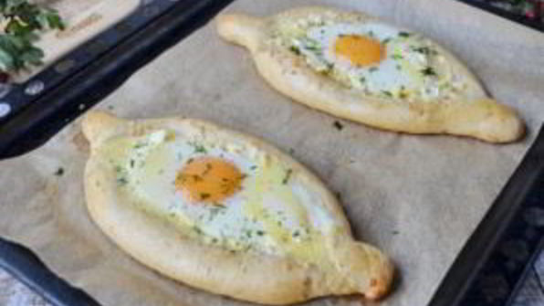 классический хачапури по-аджарски