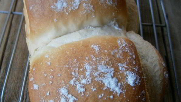 белый хлеб на молоке