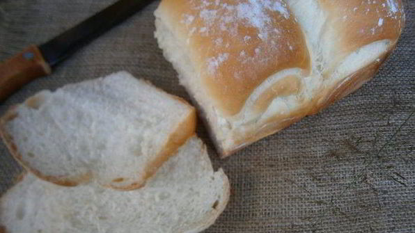 белый хлеб на молоке