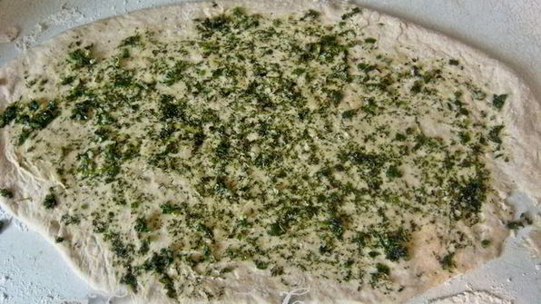 домашний хлеб с ароматными травами