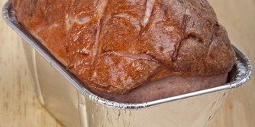 Рецепт французского мясного хлеба с черносливом и фисташками