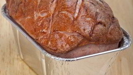 Французский мясной хлеб с черносливом и фисташками