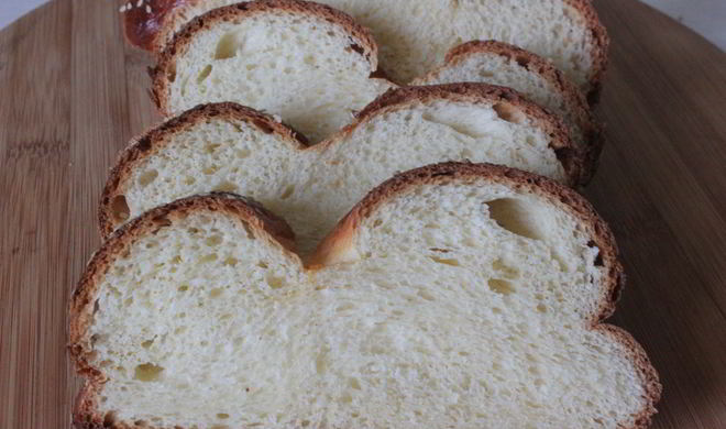 Хала из двух жгутов