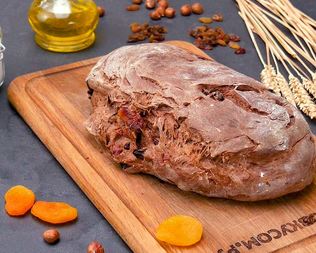 Хлеб десертный с орехами и сухофруктами