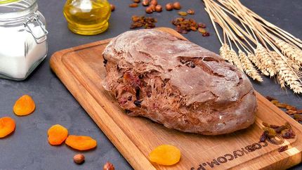 Хлеб десертный с орехами и сухофруктами