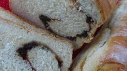 Хлеб с изюмом и корицей