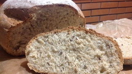 Хлеб с семенами льна и цельнозерновой мукой