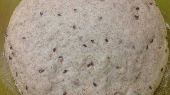 хлеб с семенами льна и цельнозерновой мукой