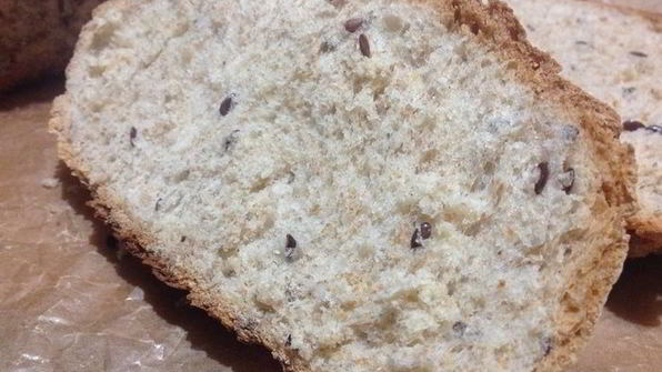 хлеб с семенами льна и цельнозерновой мукой