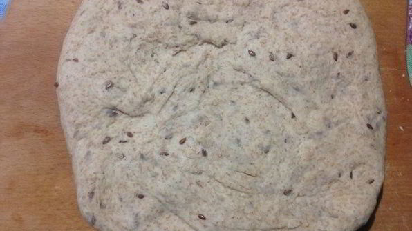 хлеб с семенами льна и цельнозерновой мукой