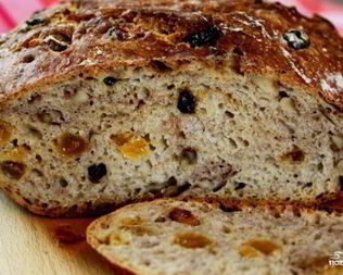 Хлеб с сухофруктами и орехами