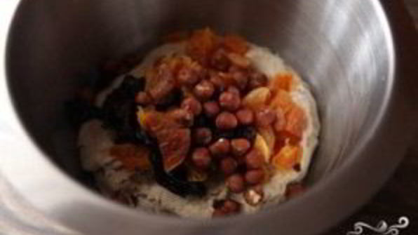 хлеб с сухофруктами и орехами