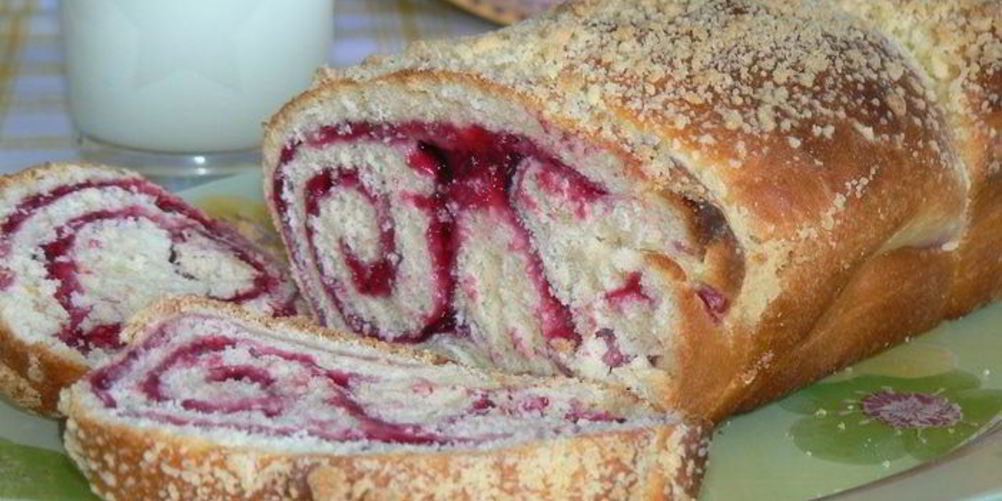 Рецепт хлеба со штрейзелем и смородиной