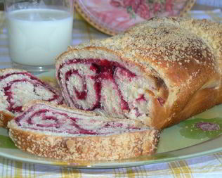 Хлеб со штрейзелем и смородиной