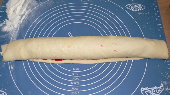 хлеб со штрейзелем и смородиной