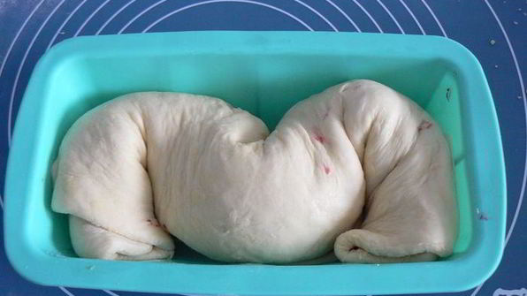 хлеб со штрейзелем и смородиной